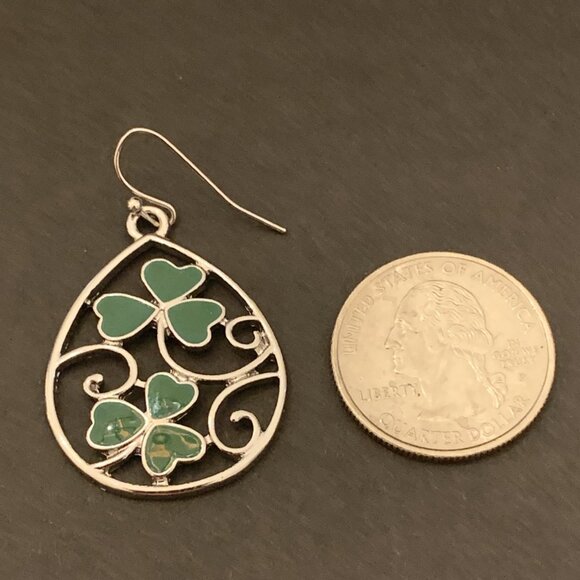 Shamrock Earring, St. Patrick's Day Earring, Clover Earring, Shamrock Jewelry - Picture 2 of 5